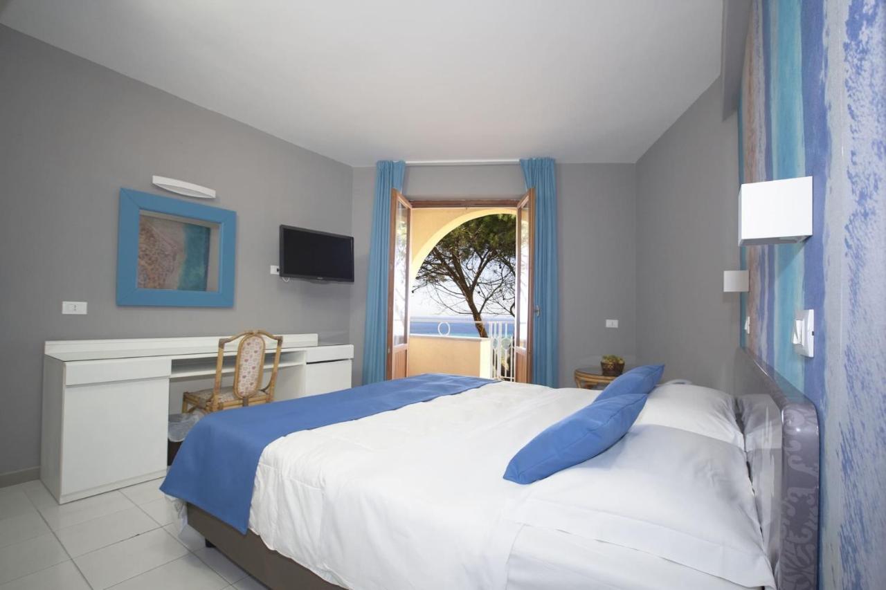 Perla Del Golfo Resort تيراسيني المظهر الخارجي الصورة