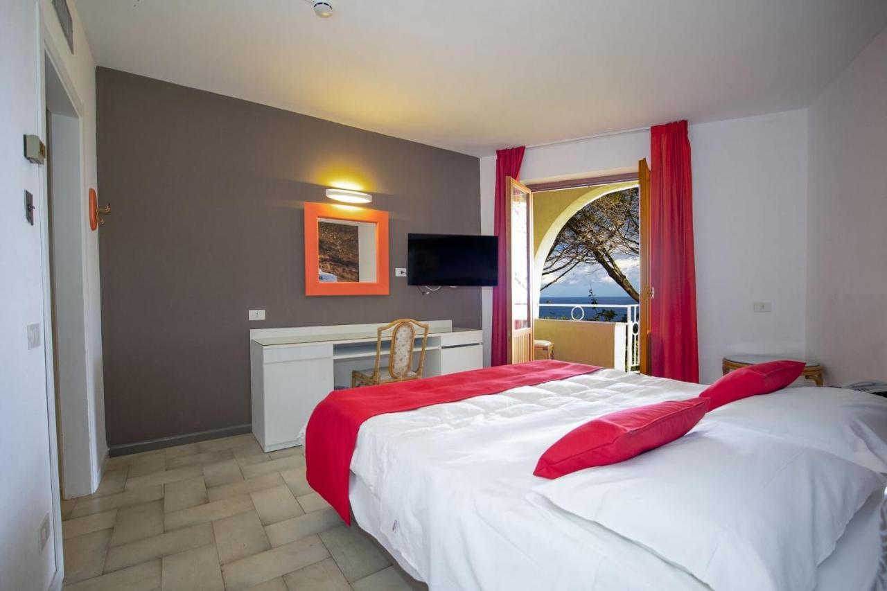 Perla Del Golfo Resort تيراسيني المظهر الخارجي الصورة