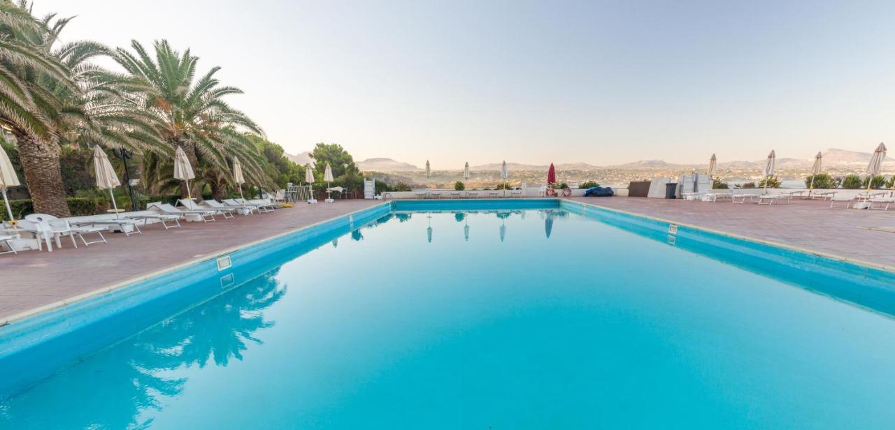 Perla Del Golfo Resort تيراسيني المظهر الخارجي الصورة